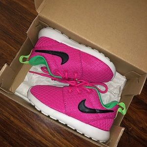 NWT babygirl roshes